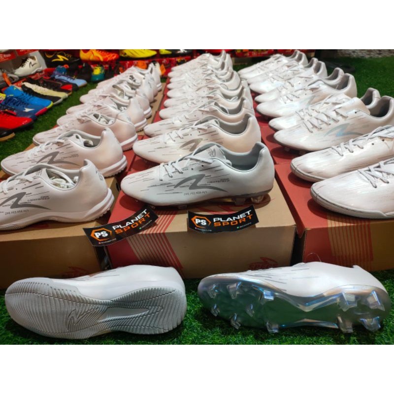 SEPATU SEPAK BOLA SPECS ACCELERATOR LIGHTSPEED REBORN LIGHTSPEED 3 LIGHTSPEED 20 FG SPECS GARUDA ATT