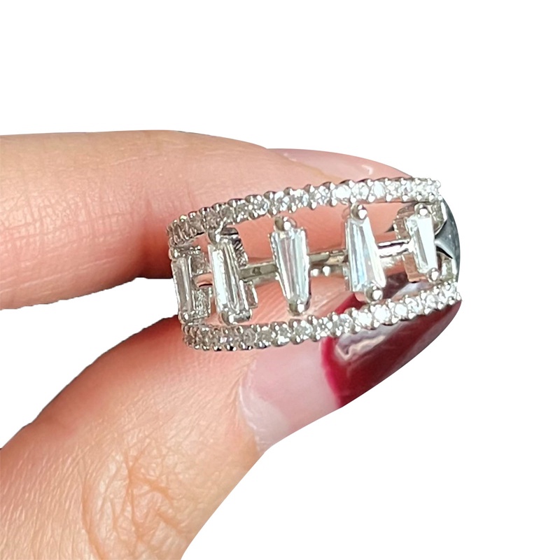 Cincin Wanita Model Hollow Geometris Bahan Cubic Zirconia Warna Putih Untuk Pesta