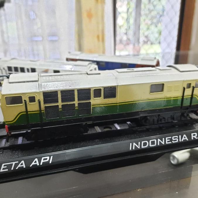 Diskon Miniatur Kereta Api Lokomotive BB30404 LK09 Diskon