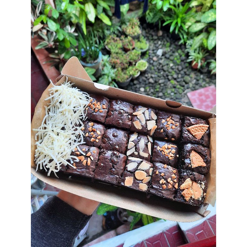 

Brownies Fudge by Mozarra Dessert 20x10