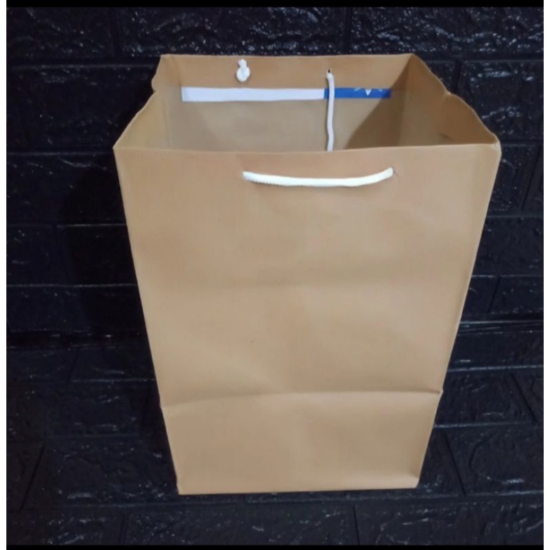 

paper bag coklat untuk box 20 x 20 isi 3 box jual per lusin