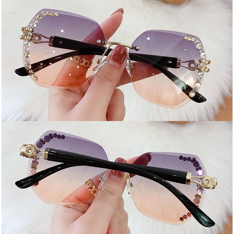 Kacamata Hitam Tanpa Bingkai Pelindung UV Gaya Vintage Untuk Wanita