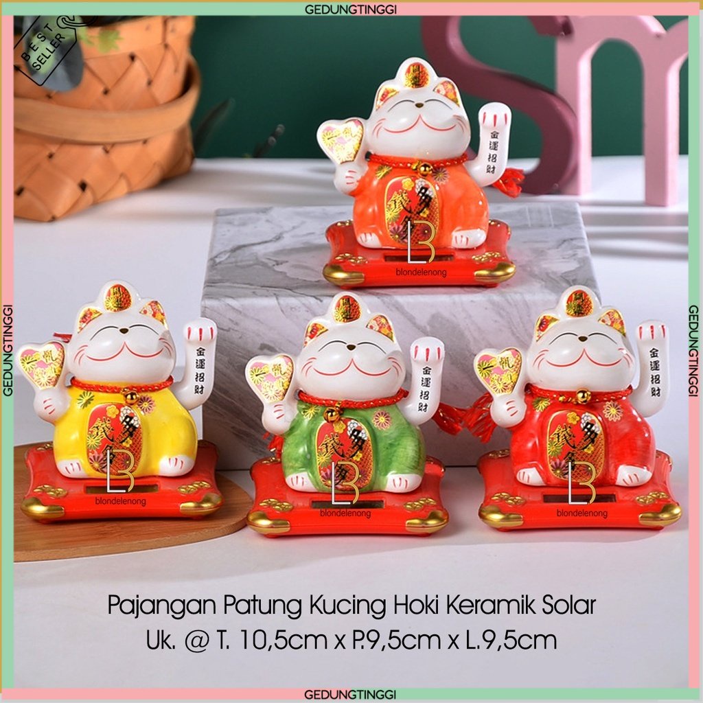 Patung Pajangan Boneka Dekorasi Lucky Cat Maneki Neko Maneko Neki Kalung Kucing Panggil Hoki Keberuntungan Rejeki Rezeki Keramik Cahaya Solar Non Baterai Batre Batrai Tangan Goyang Gerak Dashboard Mobil Toko Kasir Cafe Kecil Mini Lucu Cina Jepang Murah