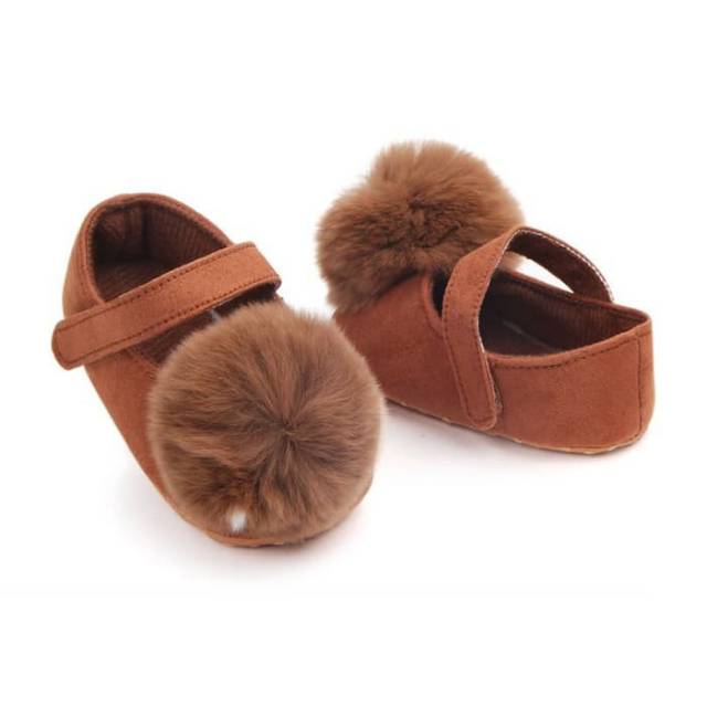 Sepatu prewalker variasi brown pom pom