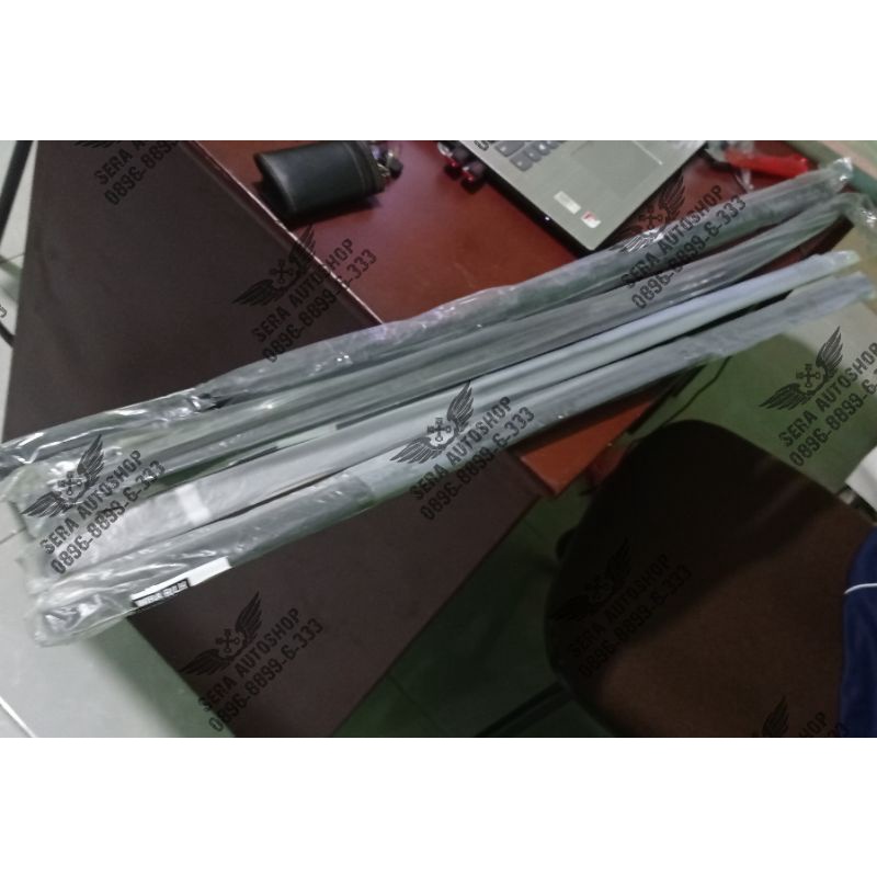 pelipit kaca luar lancer evo 3 lokal alias lancer cb4 cb5 cb2 kondisi baru