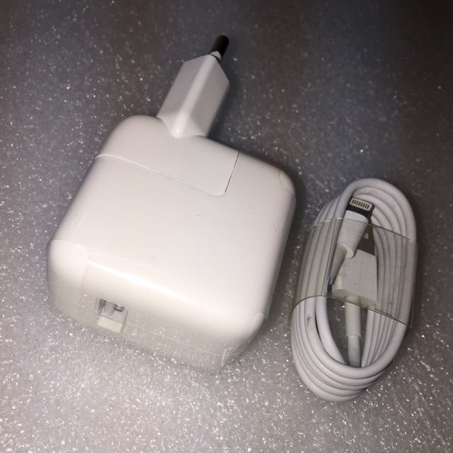 ADAPTOR / CHARGER IPAD MINI 4 / MINI 3 / MINI 2 / MINI 12 watt KABEL IPHONE ke USB / LIGHTNING ke USB PORT