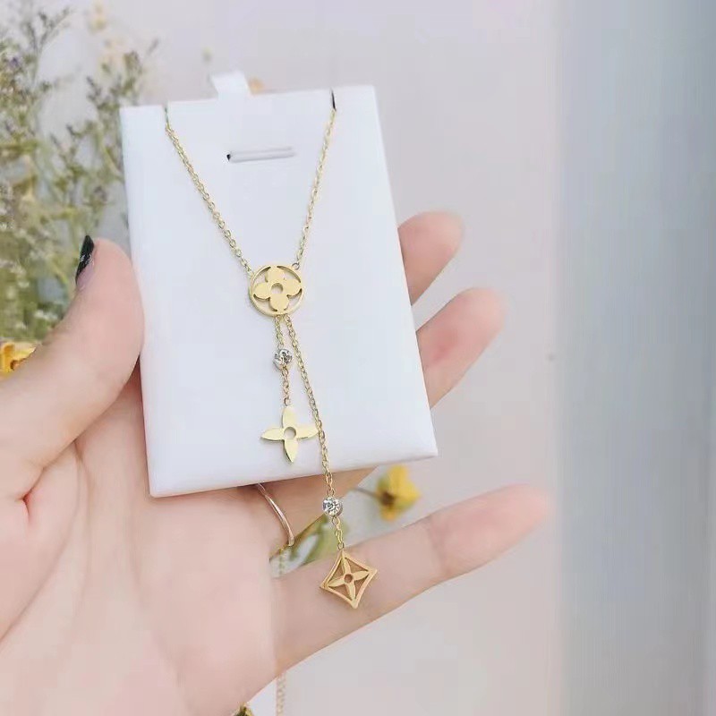 Kalung Rantai Dengan Liontin Daun Clover Klasik Untuk Wanita | Kalung Rantai Clavicle Bahan Titanium Steel Lapis Emas 18k