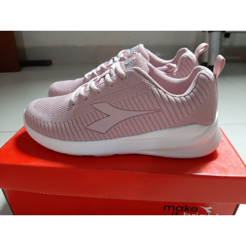 SepatuSneakersWanita/Diadora/SportsStation/SepatuRunning/SepatuSport