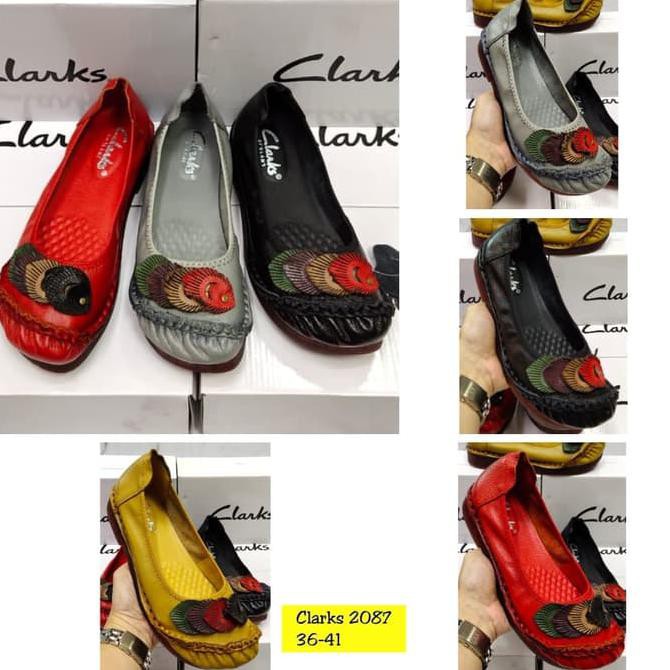 clarks ladies flat shoes