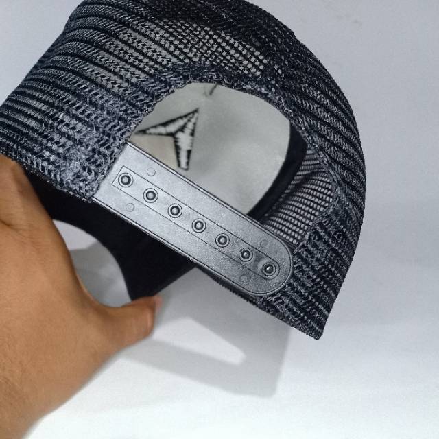 Topi Jaring Trucker Polos Hitam Putih