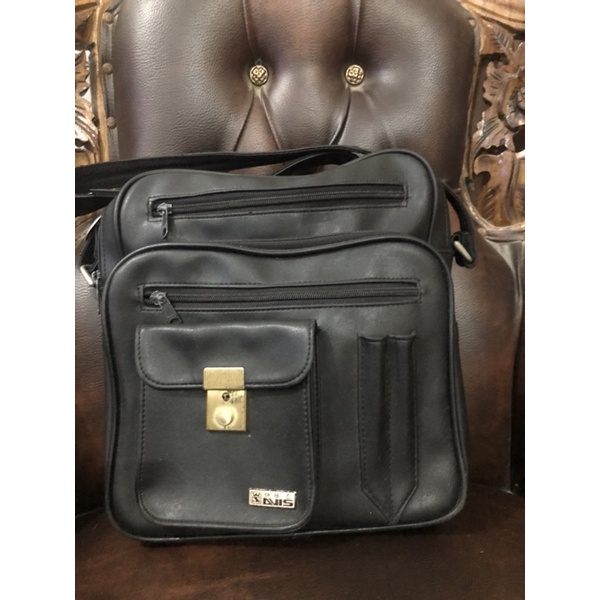 wb kulit cowok slingbag preloved