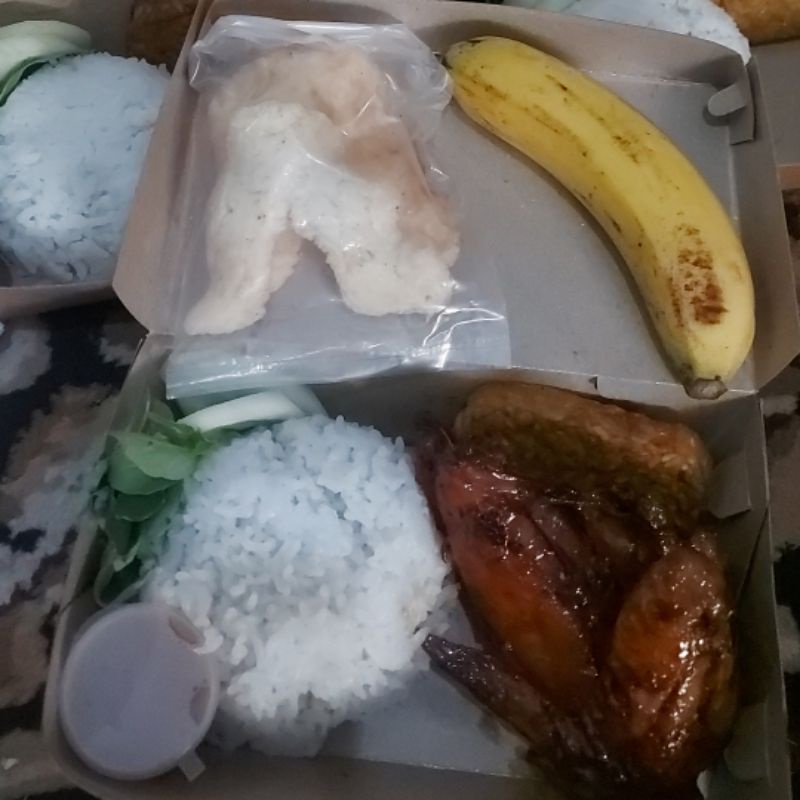 

PAKET HEMAT NASI+ 1/4 EKOR AYAM BAKAR SAUS MADU