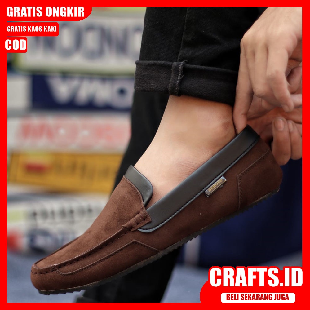 CRAFTS KILLIAN  Sepatu Slip On Pria Sepatu Pria Casual Kulit Suede Syntetik Sepatu Santai Cowok/Cowo Sepatu Kasual Gaya Santai Kerja Kantor Kondangan Kuliah Keren Kekinian Terbaru Murah Terlaris