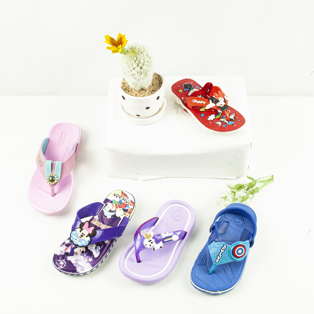 SANDAL ANAK CEWEK COWO BEDA SIZE KIRI KANAN BS (BEDA 0,5CM SAJA)