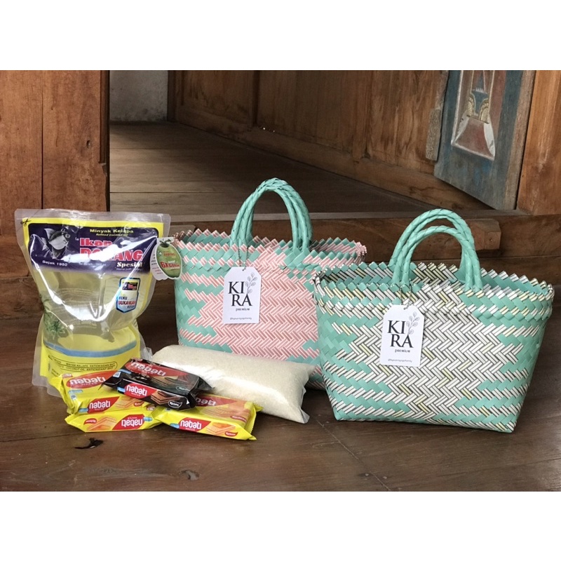 

Tas Anyaman Hampers Lurik MIX COLORS Ukuran 20 x 10 Tinggi 20 / Hampers Anyaman Multicolors Serbaguna