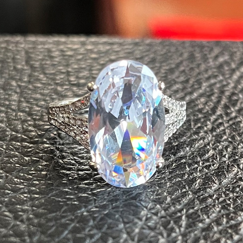 Cincin Kristal Cubic Zirconia Bentuk Oval Warna Silver Untuk Wanita