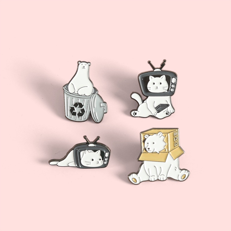 Bros Pin Enamel Desain Kartun Hewan Kucing / Tv / Beruang Untuk Hadiah