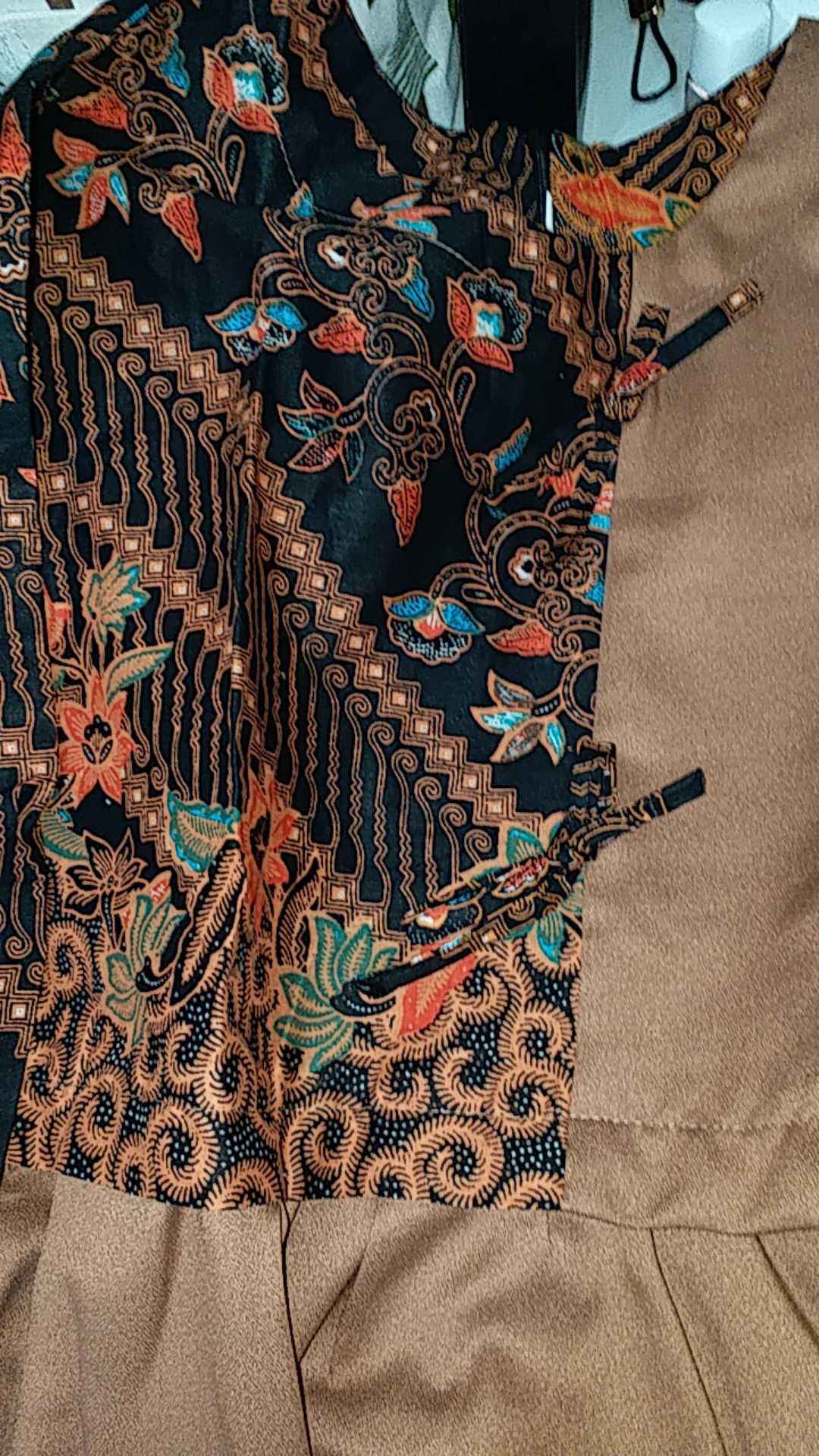 Blouse Kerja Batik Pekalongan Solo Seno Pita Kembang Tali Belakang (coklat/hitam)