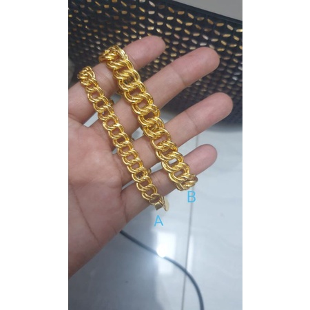 Gelang dan cincin replika mas 24k kualitas golden ,lagi hits an herlin kenza,best seller,panjang realnya 18cm-19cm tergantung stok dari toko mas, klo mau dipendekin atau dipanjangin pasti ada bekas potongan