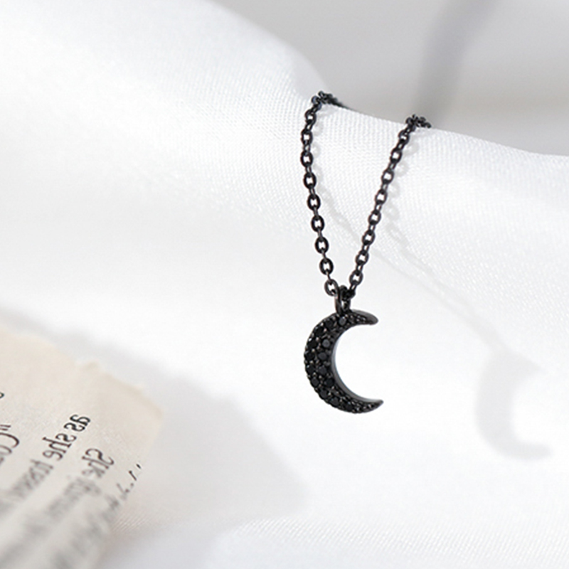 Kalung Desain Bulan Warna Hitam Aksen Berlian Gaya Korea Untuk Wanita