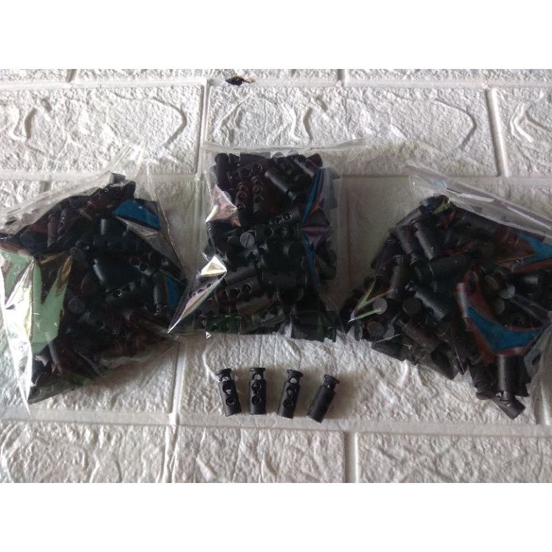 Stopper Masker/ Stopper Tali Masker/ Stopper Tabung Hitam 2 lubang/ Stopper Hitam/ Stopper Tabung Hi