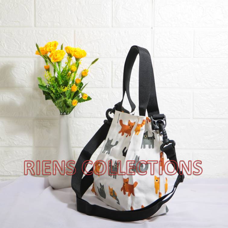 RIENS COLLECTIONS. SLING BAG TAS SELEMPANG KANVAS MOTIF KUCING LATAR PUTIH