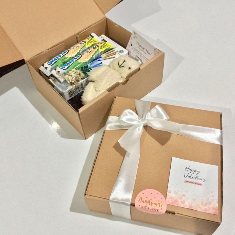 

Snack Box Gift Box Hampers Murah Kado Valentine Ultah Graduation