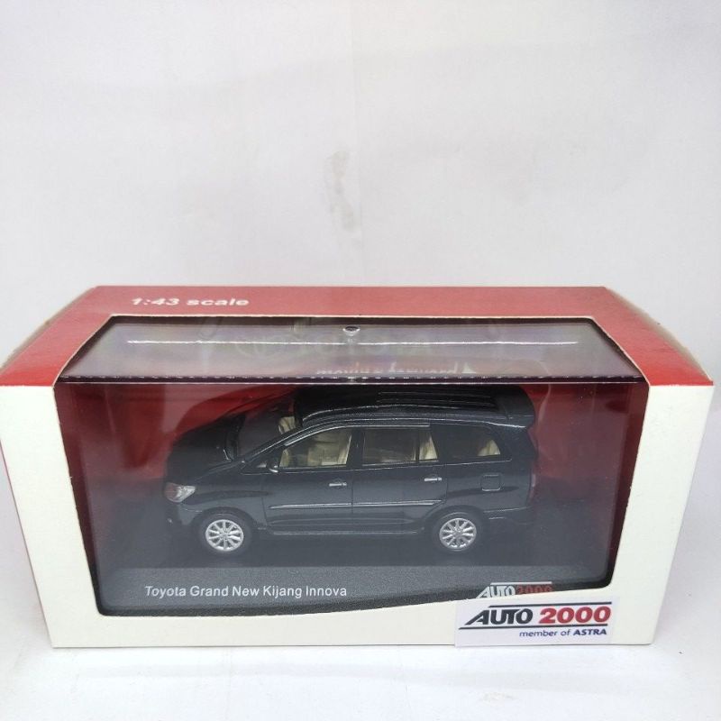 diecast miniatur mobil Toyota Innova bahan logam