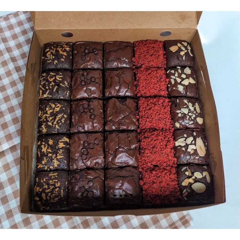 Fudgy Brownies Dark Chocolate Sekat Shiny Crust Marble Choco Cheesecake Cheese Keju / Panggang Cokelat / 20x10 / 16x16 / 20x20 / Hampers Natal Lebaran Tahun Baru Paket