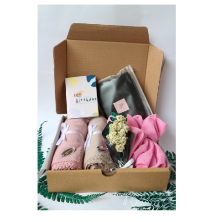 

Hampers Hijab Lebaran Premium / Hadiah Ulang Tahun / Hadiah Pernikahan