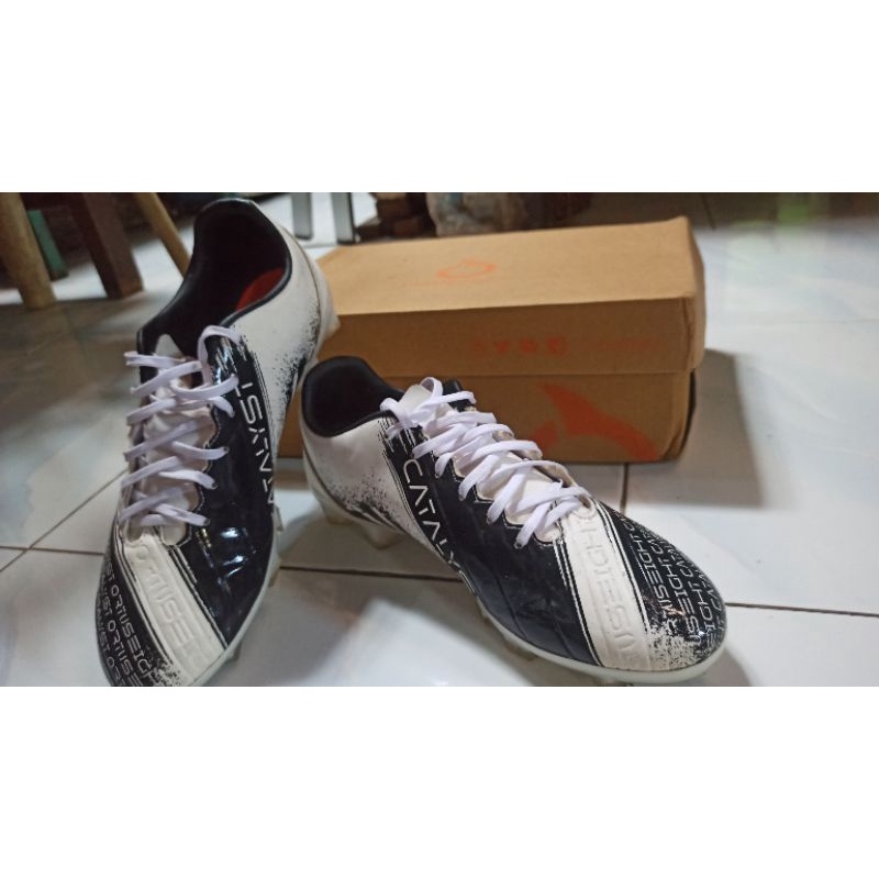 Sepatu Bola Ortuseight Catalyst Revenge FG