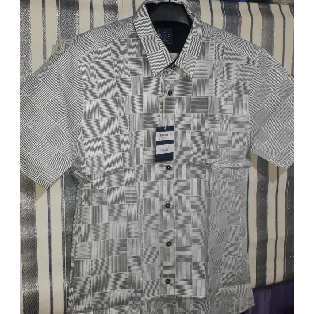 KEMEJA PRIA KENT & CREW MOTIF GARIS HITAM PUTIH SIZE L