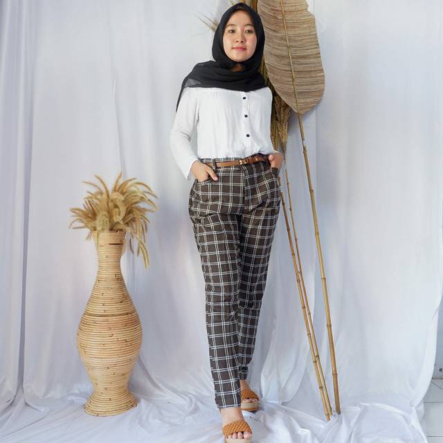 BAGGY PANTS SEMI WOLL MOTIF KOTAK