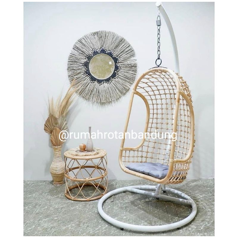 Ayunan gantung rotan rangka besi