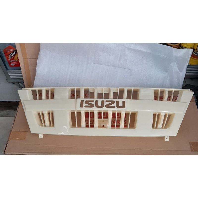 grill depan isuzu panther kapsul 2008 original