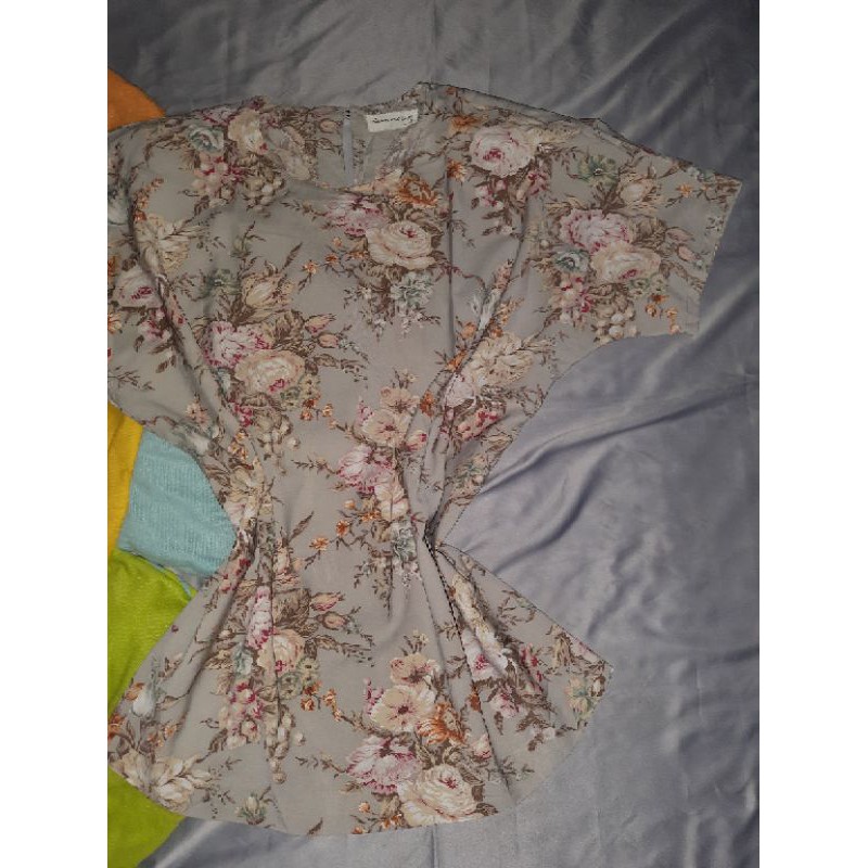blouse bunga vintage