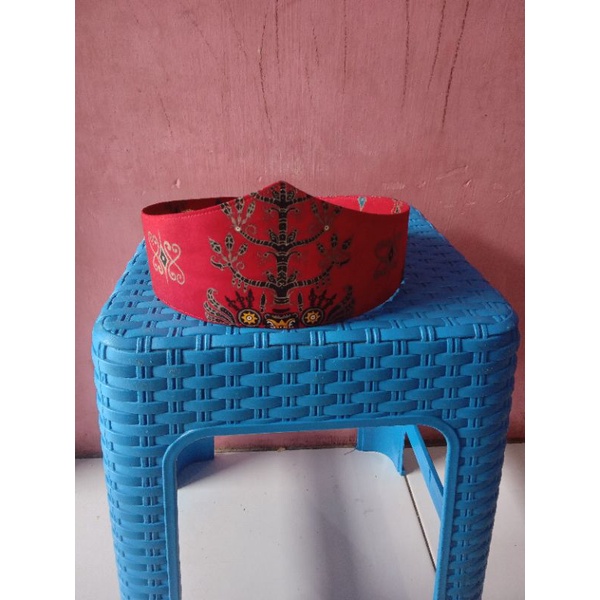 lawung batik /sumping prempuan khas dayak Kalimantan