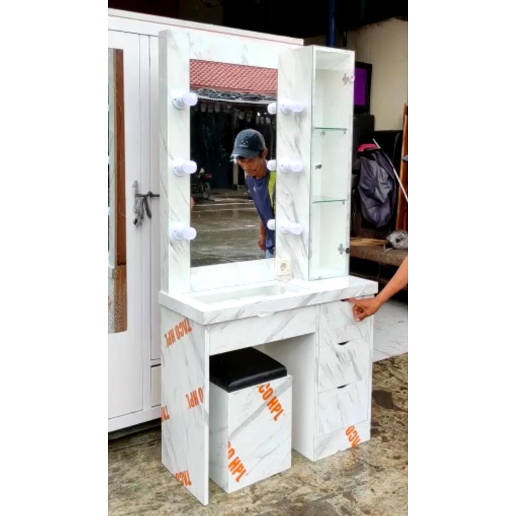 FREE ONGKIR / MEJA RIAS LAMPU HPL