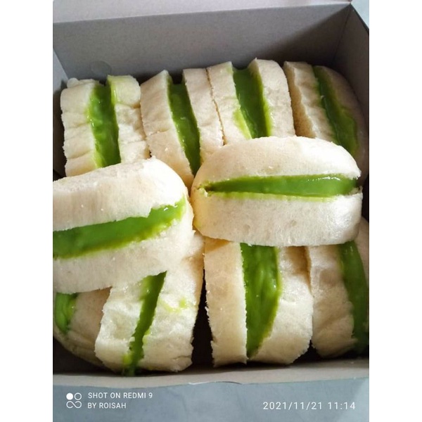 

Roti selai sarikaya pandan