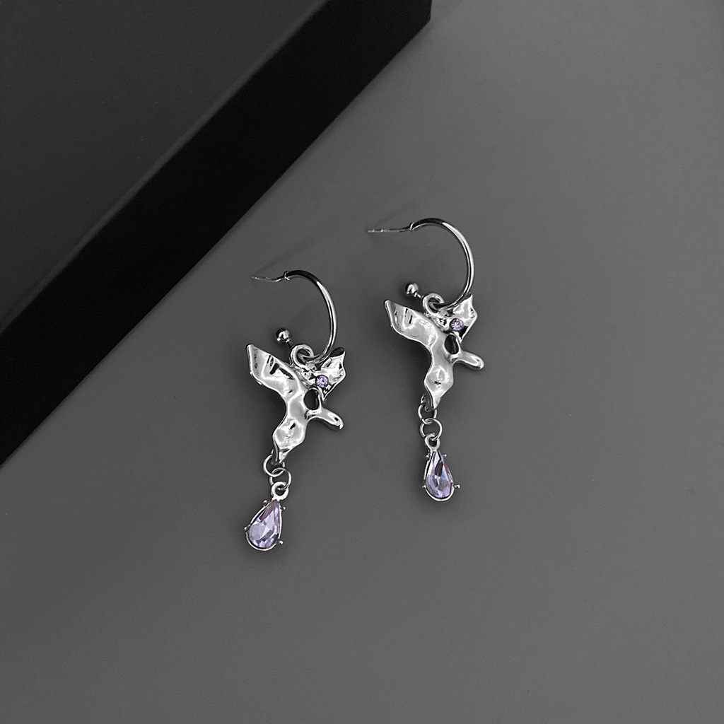 Anting Tusuk Gantung Bahan metal Desain Kupu-Kupu Hias Berlian Gaya Keren Untuk Wanita