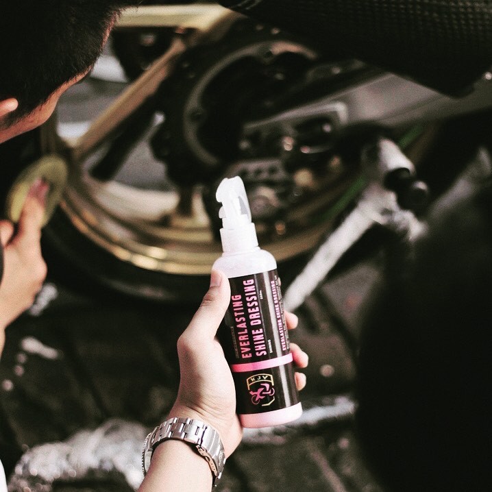 KJV Motocare Everlasting Shine Dressing MENGKILAPKAN BODY, BAN, TRIM