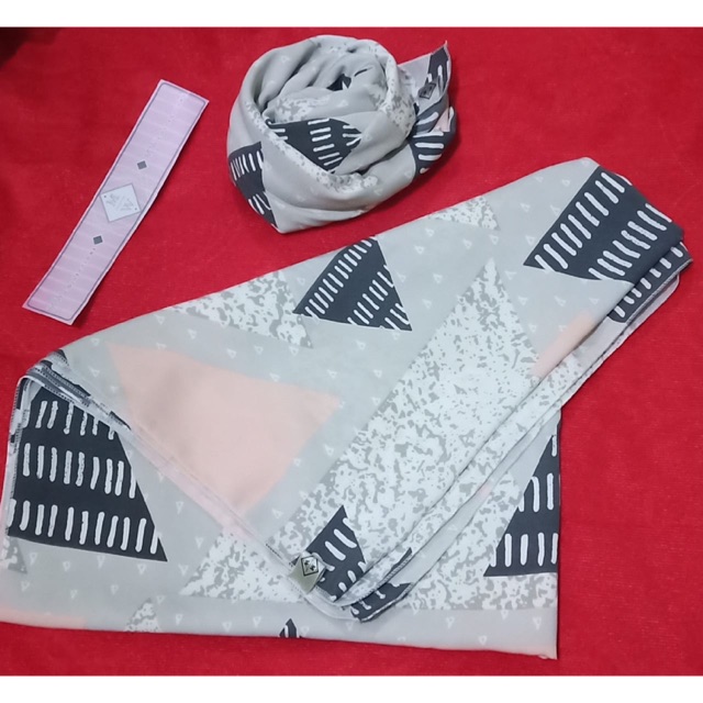 Jilbab segiempat wolfis / segiempat wolfis motif