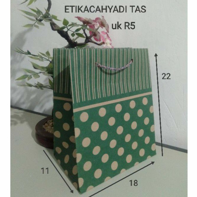 

paperbag /tas kertas R5 (18x22)