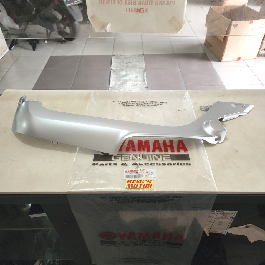 MOLE SIDE SIRIP FAZZIO FAZIO SILVER KIRI ASLI YAMAHA BEJ F171L P3