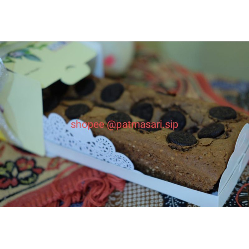 

brownies mini oreo with sesame seed