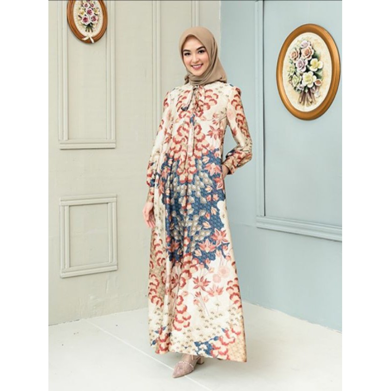 Ava Dress Wearing Klamby (Redwood M)