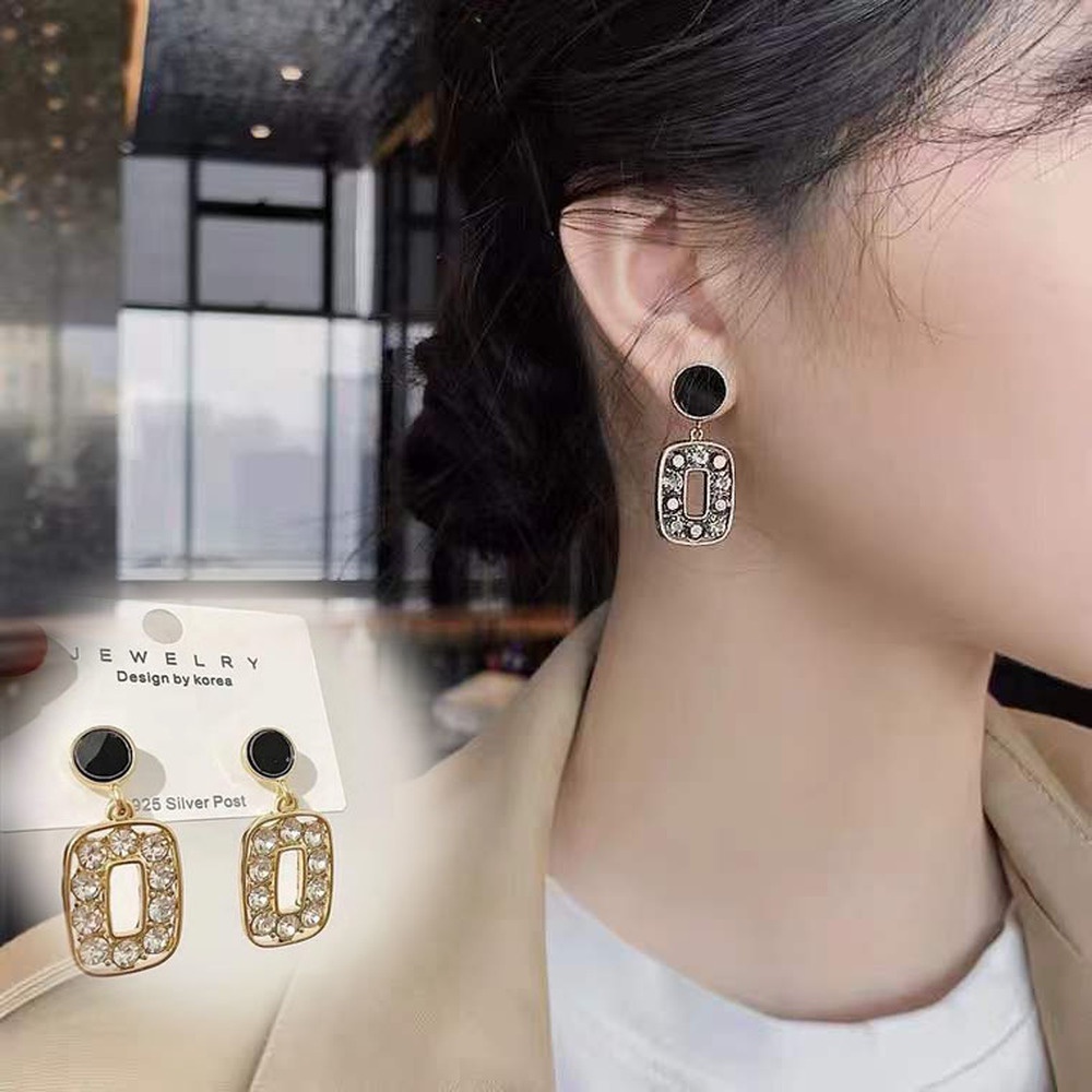 Anting Tusuk Gantung Bentuk Kotak Geometri Hias Berlian Imitasi Gaya Retro Hong Kong Untuk Wanita