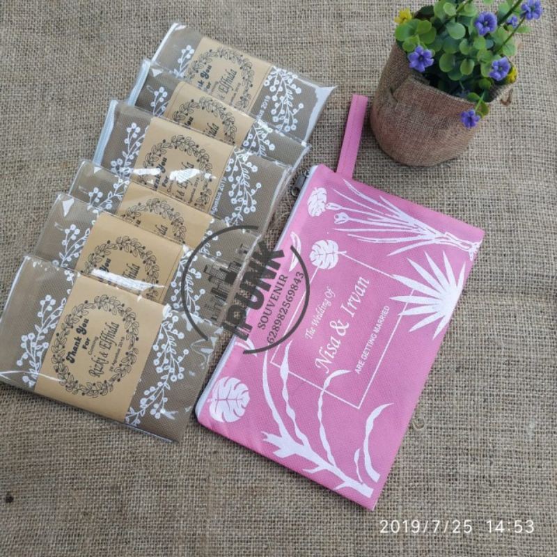 

Sovenir Pernikahan Dompet Spunbond 75gsm Original