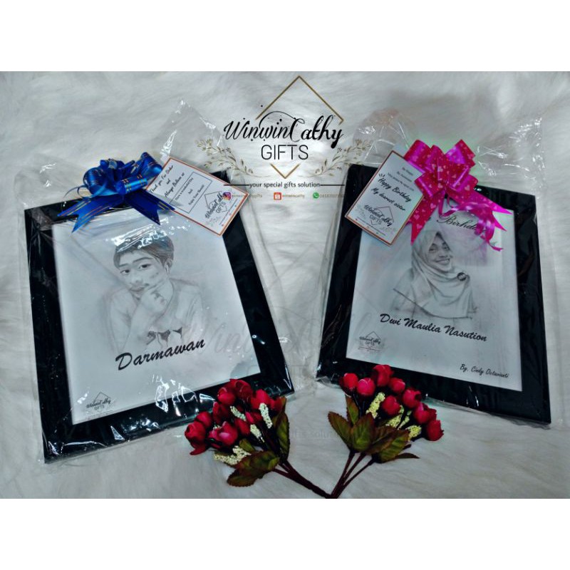 Kado lukisan, Bingkai Gambar sketsa Murah kado wisuda/ulangtahun/Nikah/tunangan