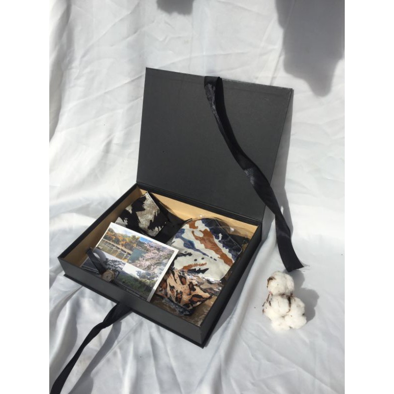

Hard Box Buku Alegro Hitam Pita 25*20*4